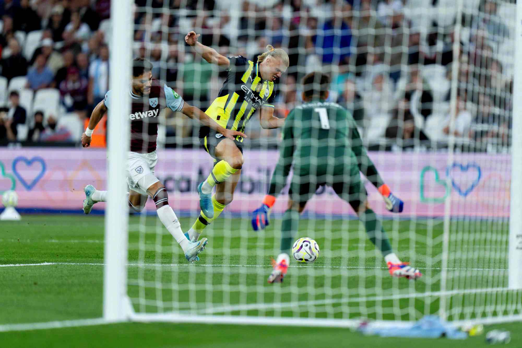 九游客户端下载-哈兰德重返赛场，比赛局势复杂首场状态出色，德国队观众沸腾！-九游客户端下载