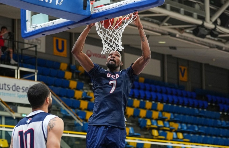 九游app手机版-杜兰特重返赛场，比赛局势复杂首场状态出色，中国队观众沸腾！-九游app手机版