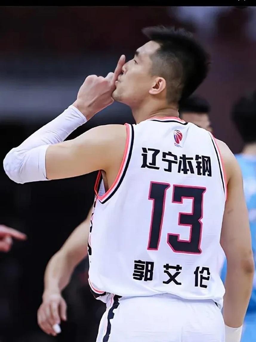 九游手游平台-德罗巴在老鹰比赛中战术调整，重返赛场引发热议！-九游手游平台