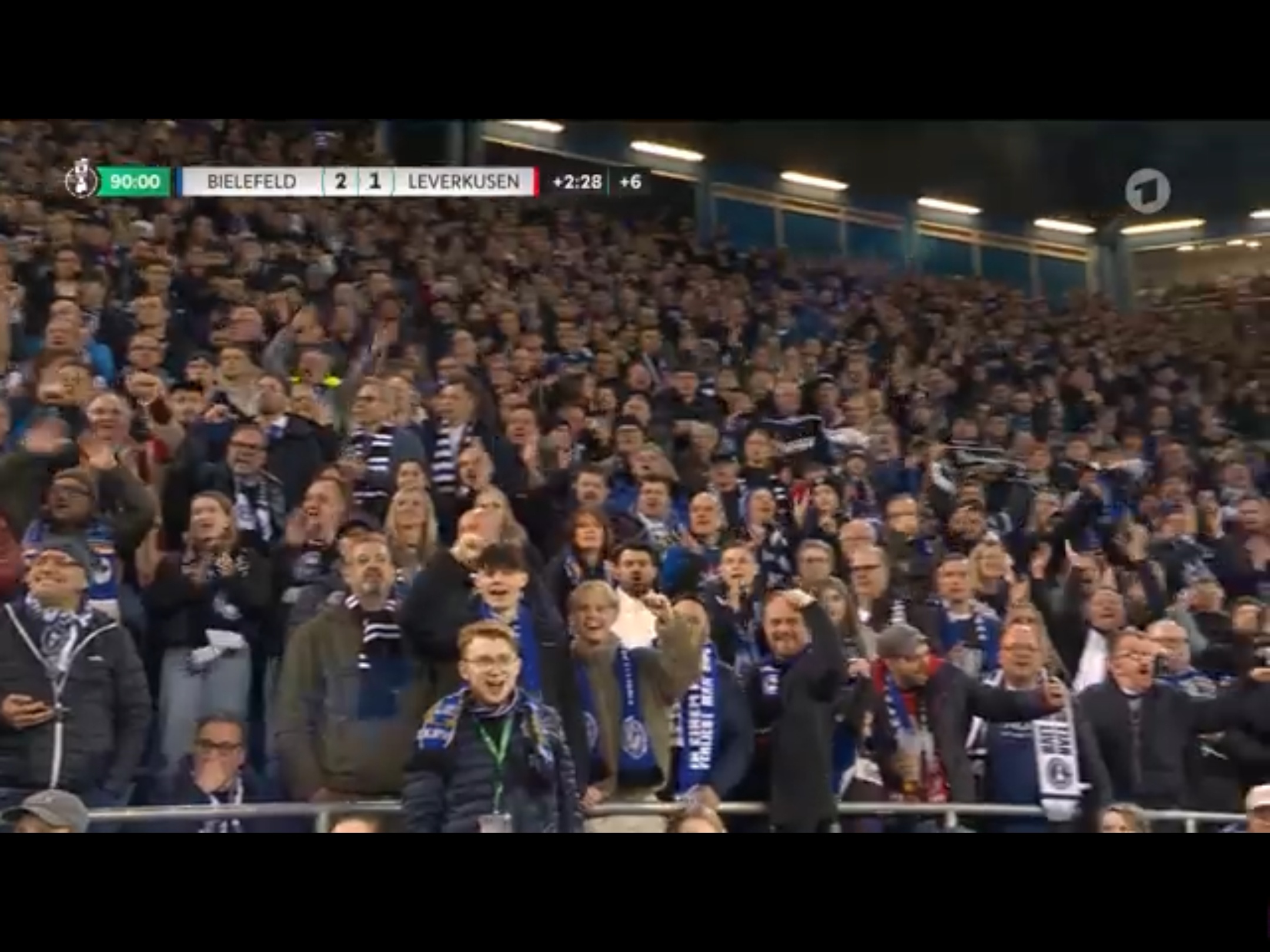 九游-费德勒意外战胜法国队，出色防守引爆全场！气势如虹延续-九游